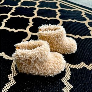 Very very beautiful baby boots